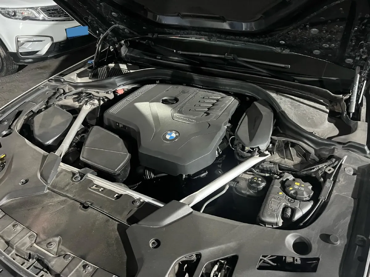 2023 BMW 5 Series 2.0T 245HP L4 8AT,autocango,china used car exporter,china ev exporter,chinese used car exporter,chinese used ev exporter