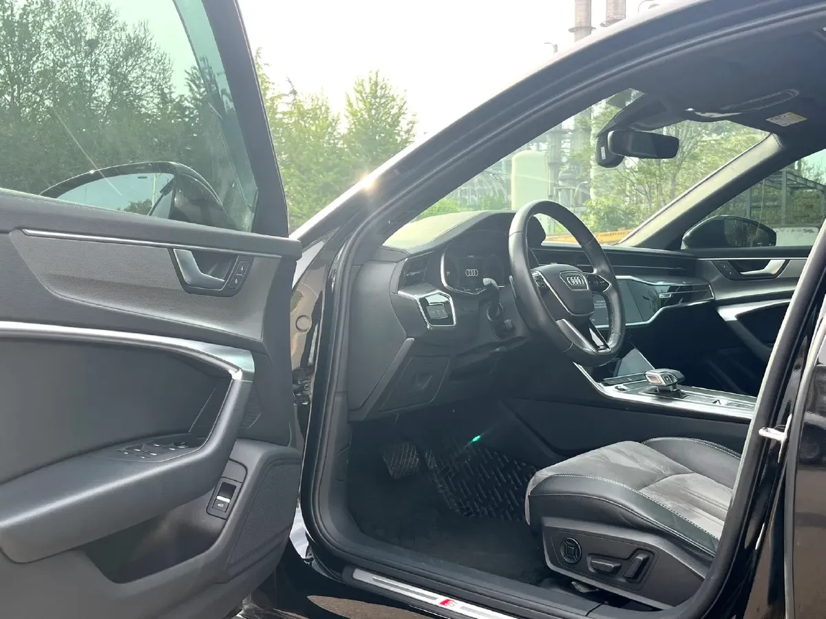 2022 Audi A6L 2.0T 190HP L4 7DCT,autocango,china used car exporter,china ev exporter,chinese used car exporter,chinese used ev exporter