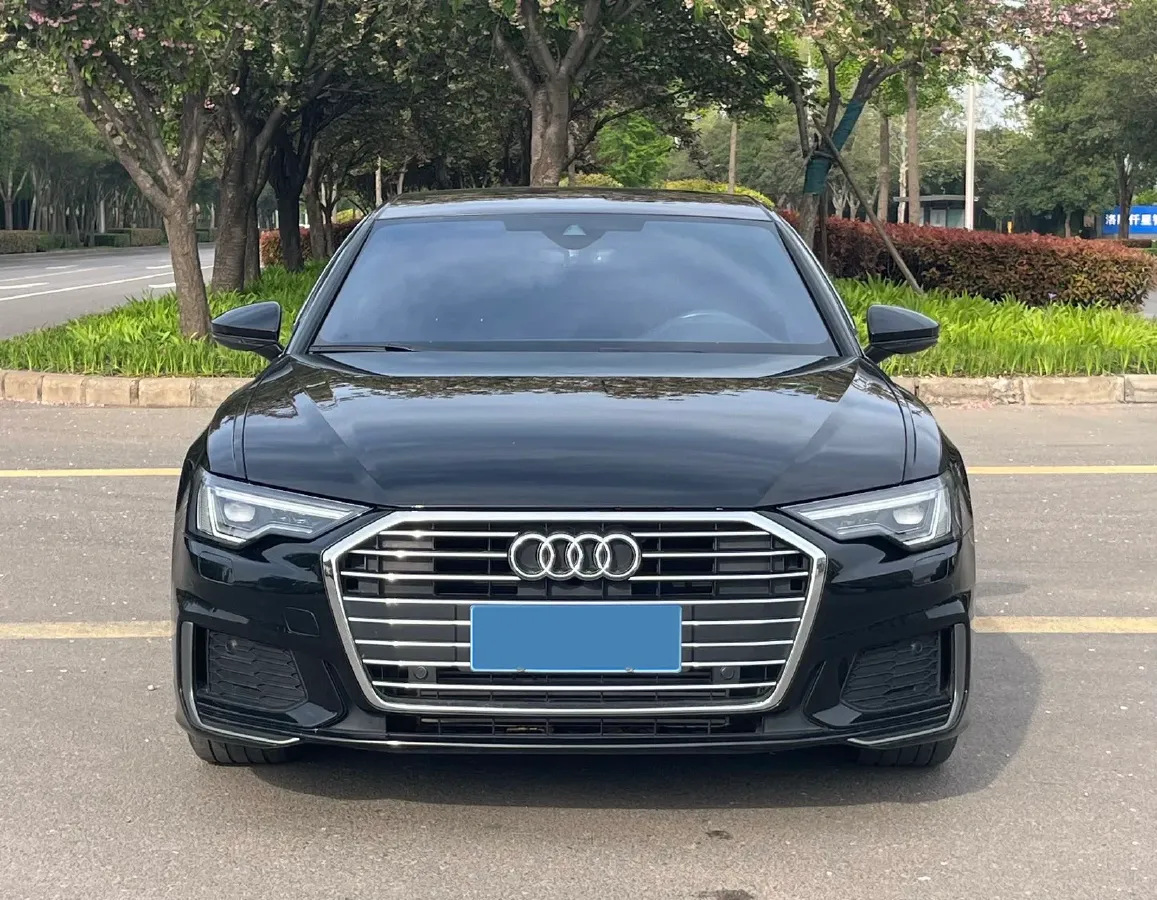 2022 Audi A6L 2.0T 190HP L4 7DCT,autocango,china used car exporter,china ev exporter,chinese used car exporter,chinese used ev exporter