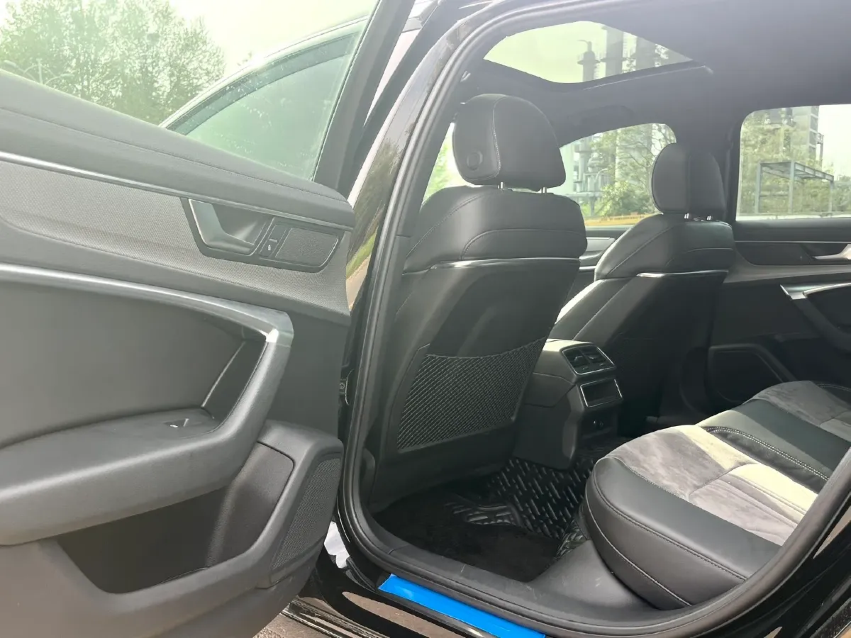 2022 Audi A6L 2.0T 190HP L4 7DCT,autocango,china used car exporter,china ev exporter,chinese used car exporter,chinese used ev exporter