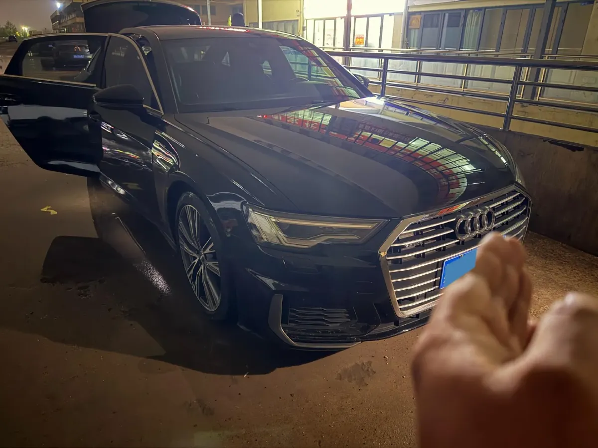 2021 Audi A6L 2.0T 224HP L4 7DCT,autocango,china used car exporter,china ev exporter,chinese used car exporter,chinese used ev exporter