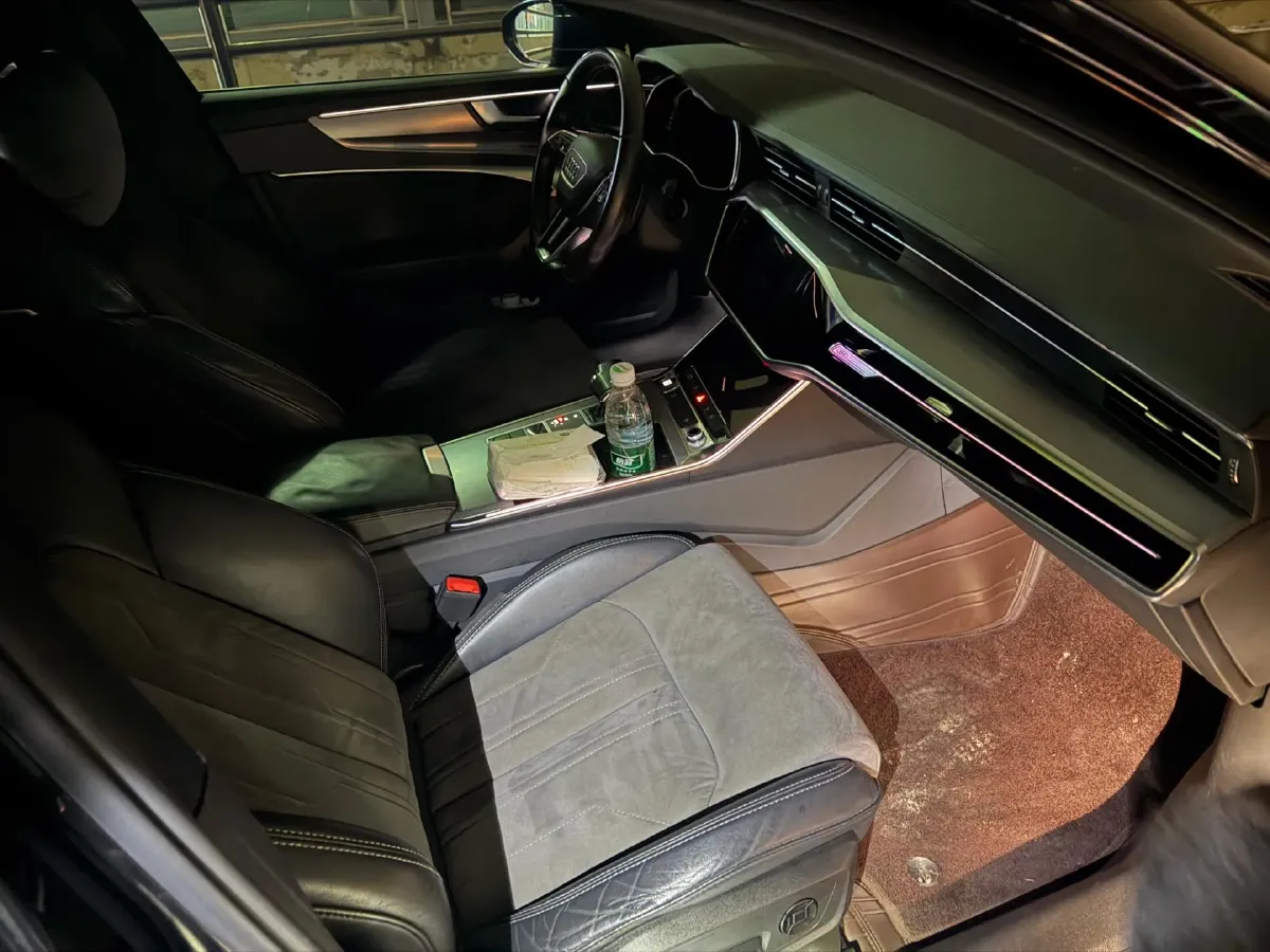 2021 Audi A6L 2.0T 224HP L4 7DCT,autocango,china used car exporter,china ev exporter,chinese used car exporter,chinese used ev exporter