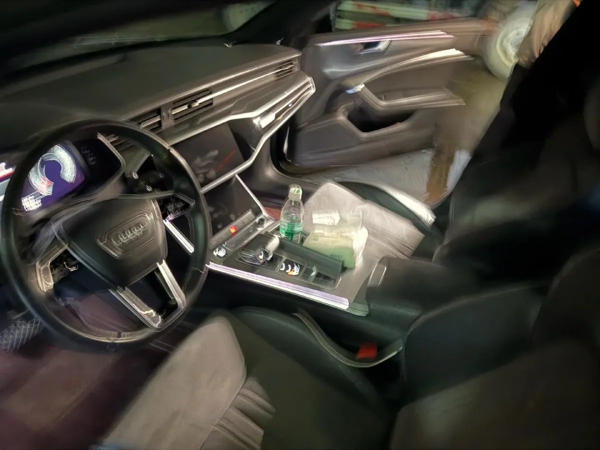 2021 Audi A6L 2.0T 224HP L4 7DCT,autocango,china used car exporter,china ev exporter,chinese used car exporter,chinese used ev exporter