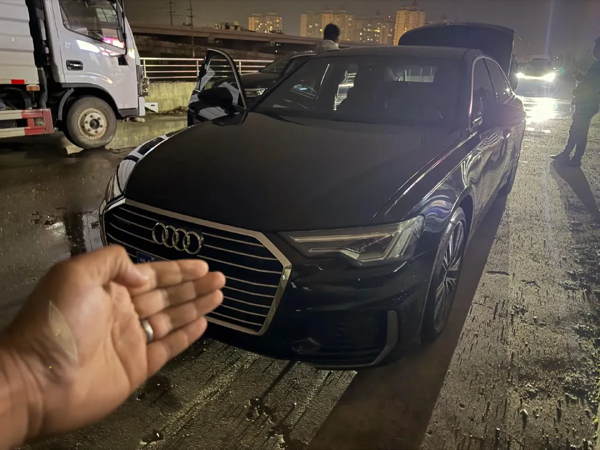 2021 Audi A6L 2.0T 224HP L4 7DCT,autocango,china used car exporter,china ev exporter,chinese used car exporter,chinese used ev exporter