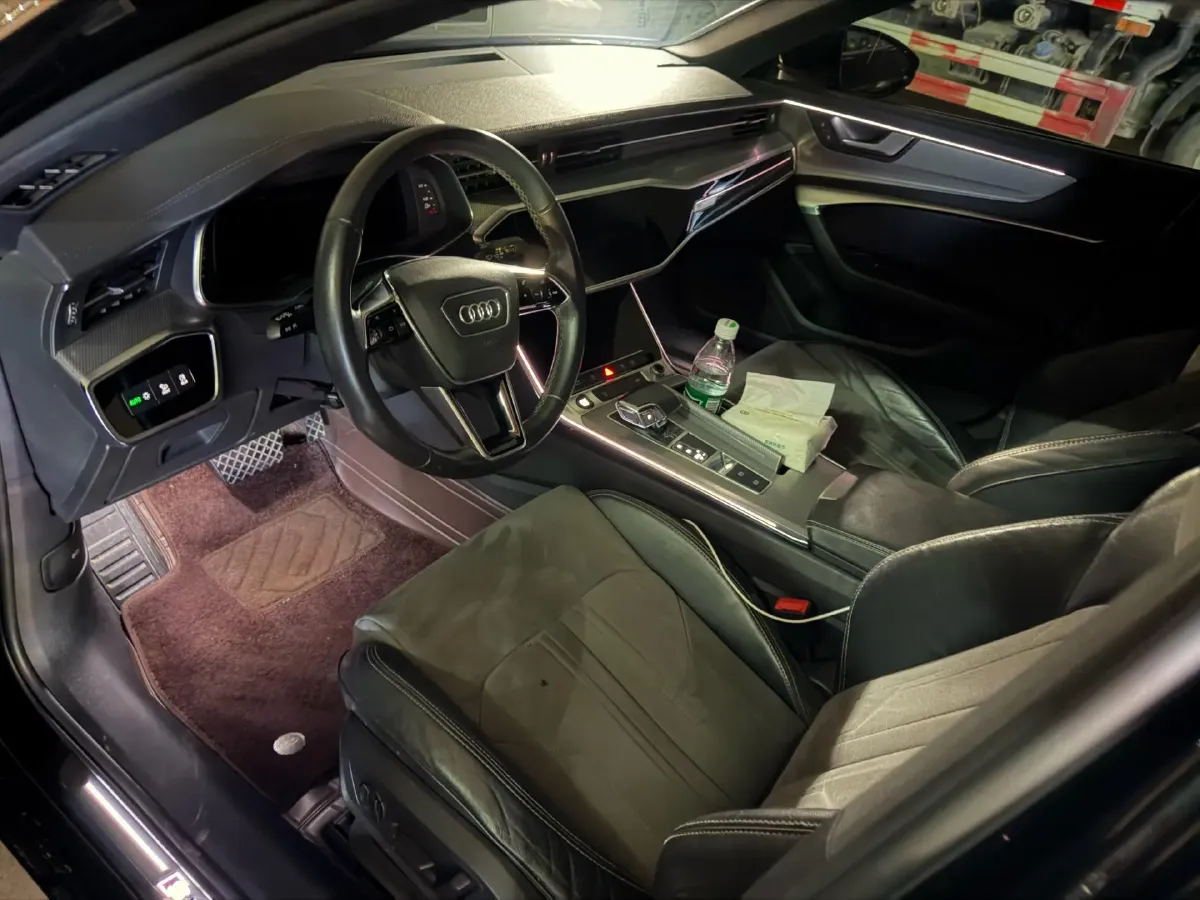 2021 Audi A6L 2.0T 224HP L4 7DCT,autocango,china used car exporter,china ev exporter,chinese used car exporter,chinese used ev exporter