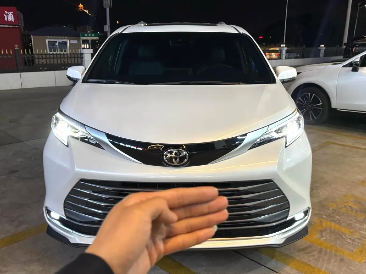 2026 Toyota Sienna 2.5L 189HP L4 E-CVT Hybrid,autocango,china used car exporter,china ev exporter,chinese used car exporter,chinese used ev exporter