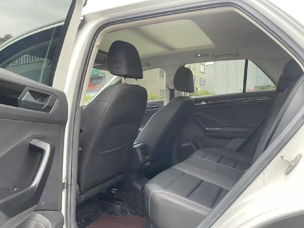 2020 Volkswagen T-Roc 1.4T 150HP L4 7DCT,autocango,china used car exporter,china ev exporter,chinese used car exporter,chinese used ev exporter