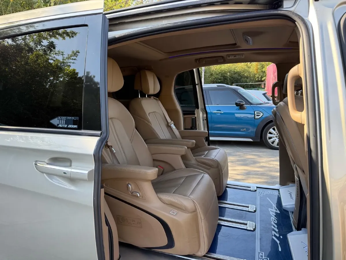 2021 Buick GL8 2.0T 237HP L4 9AT,autocango,china used car exporter,china ev exporter,chinese used car exporter,chinese used ev exporter