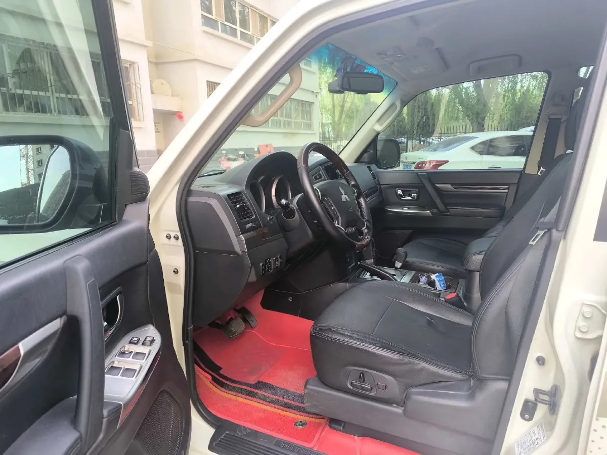 2020 Mitsubishi Pajero 3.0L 174HP V6 5AT,autocango,china used car exporter,china ev exporter,chinese used car exporter,chinese used ev exporter