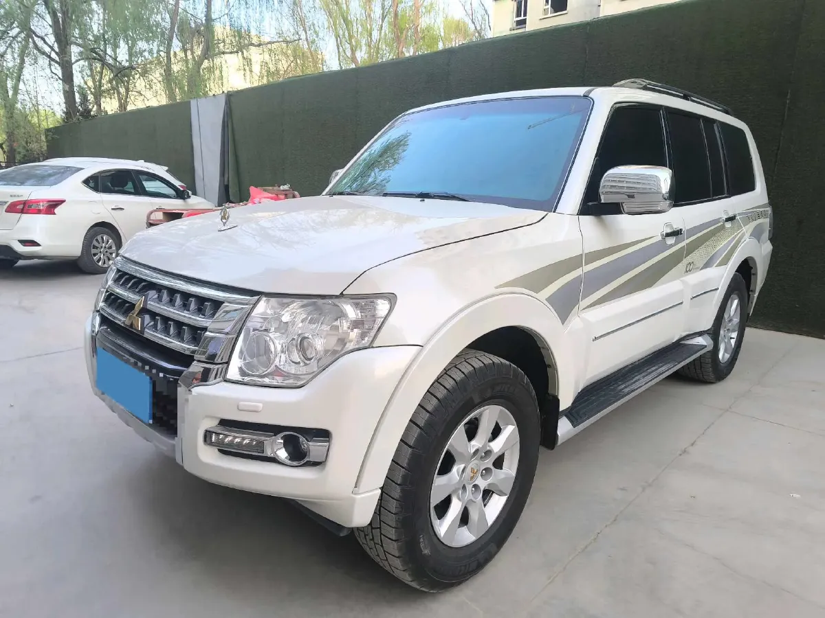 2020 Mitsubishi Pajero 3.0L 174HP V6 5AT,autocango,china used car exporter,china ev exporter,chinese used car exporter,chinese used ev exporter