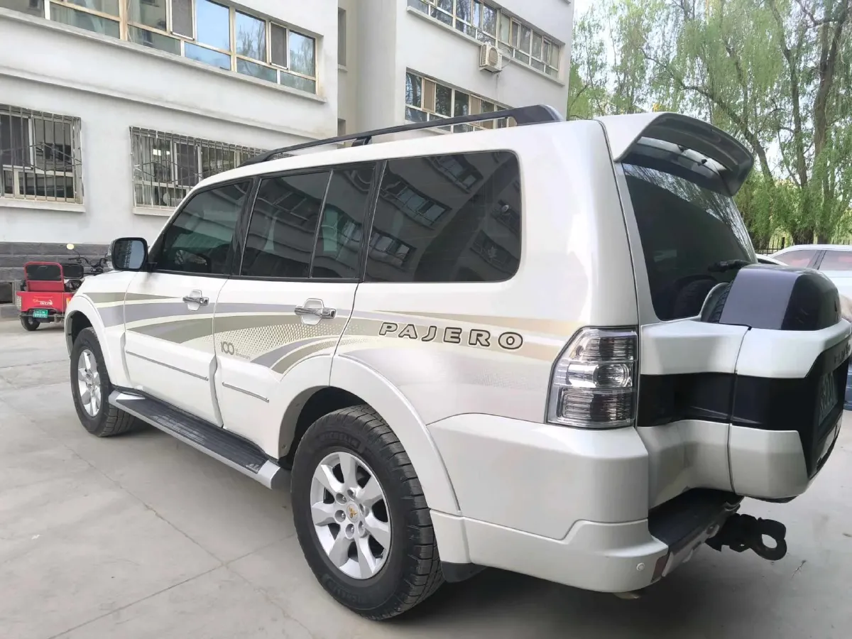 2020 Mitsubishi Pajero 3.0L 174HP V6 5AT,autocango,china used car exporter,china ev exporter,chinese used car exporter,chinese used ev exporter