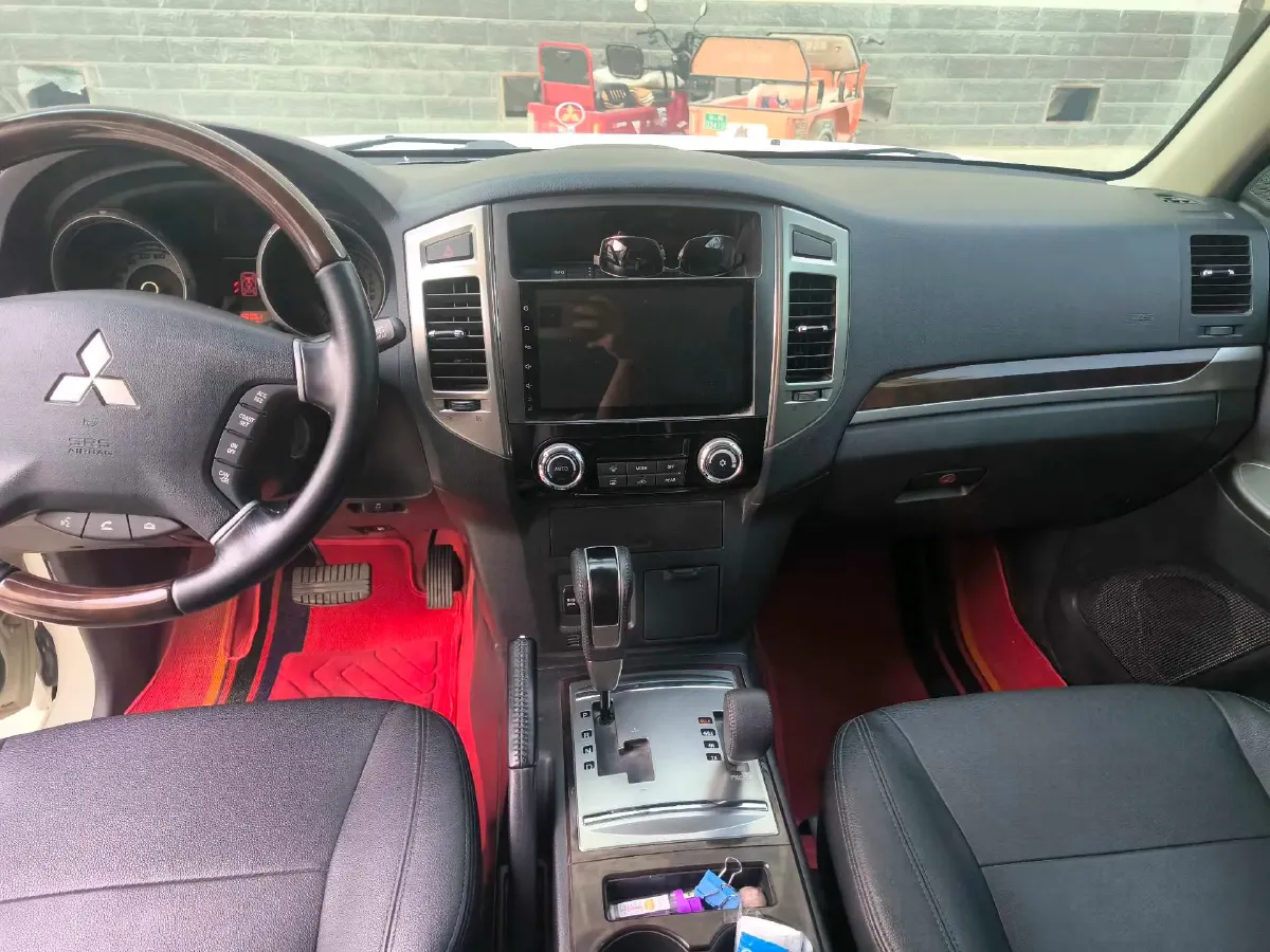 2020 Mitsubishi Pajero 3.0L 174HP V6 5AT,autocango,china used car exporter,china ev exporter,chinese used car exporter,chinese used ev exporter