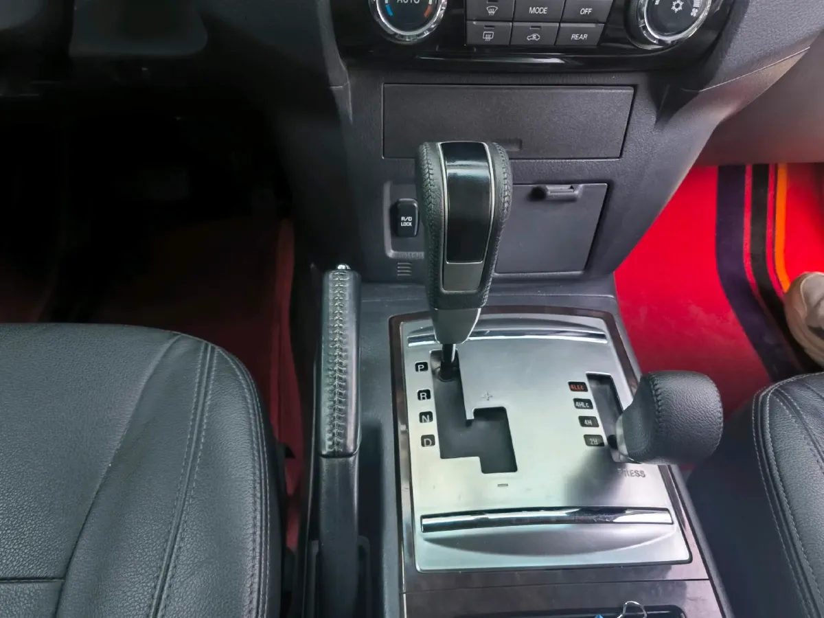 2020 Mitsubishi Pajero 3.0L 174HP V6 5AT,autocango,china used car exporter,china ev exporter,chinese used car exporter,chinese used ev exporter