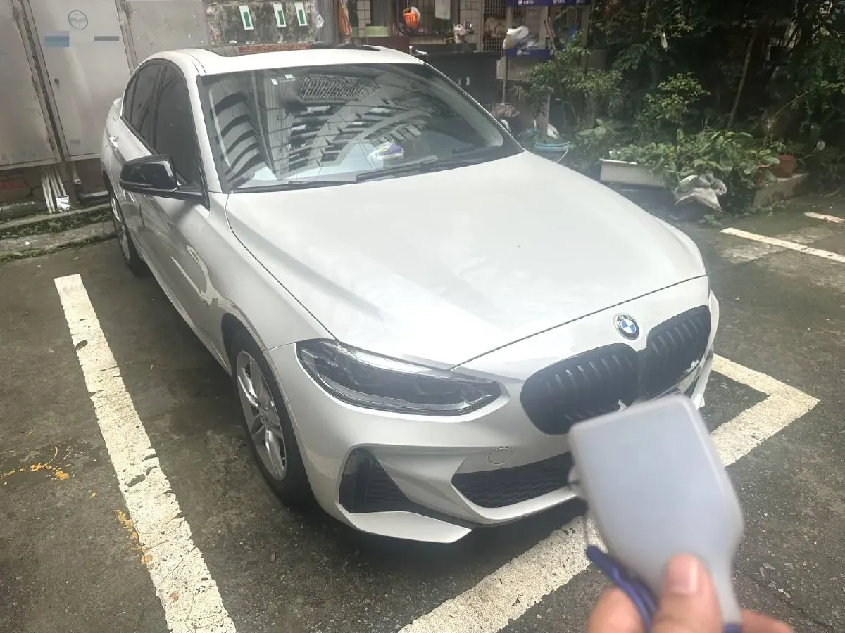 2021 BMW 1 Series 2.0T 192HP L4 7DCT,autocango,china used car exporter,china ev exporter,chinese used car exporter,chinese used ev exporter