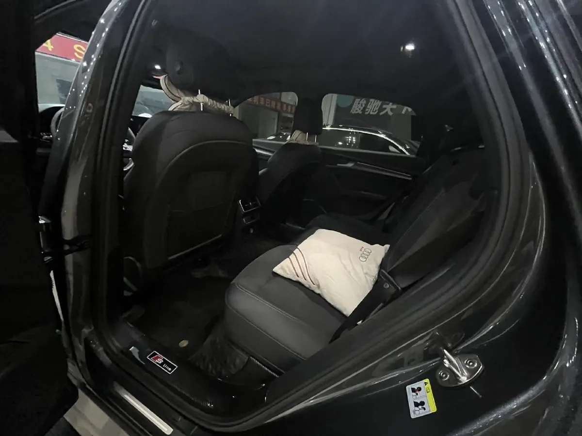 2021 Audi Q5L Sportback 2.0T 190HP L4 7DCT,autocango,china used car exporter,china ev exporter,chinese used car exporter,chinese used ev exporter