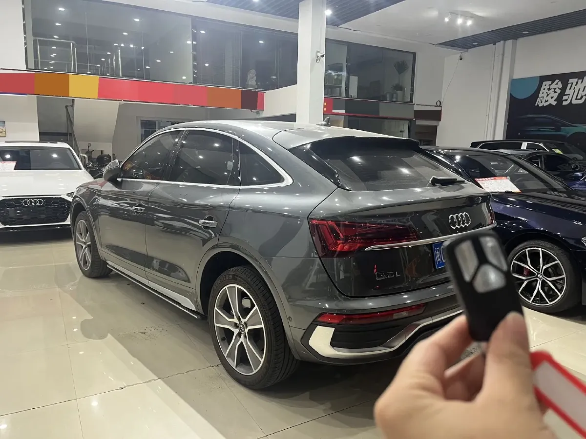 2021 Audi Q5L Sportback 2.0T 190HP L4 7DCT,autocango,china used car exporter,china ev exporter,chinese used car exporter,chinese used ev exporter
