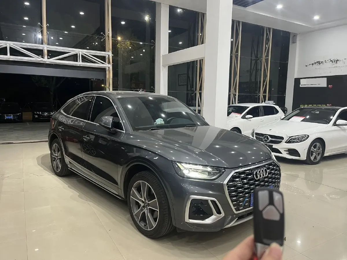 2021 Audi Q5L Sportback 2.0T 190HP L4 7DCT,autocango,china used car exporter,china ev exporter,chinese used car exporter,chinese used ev exporter