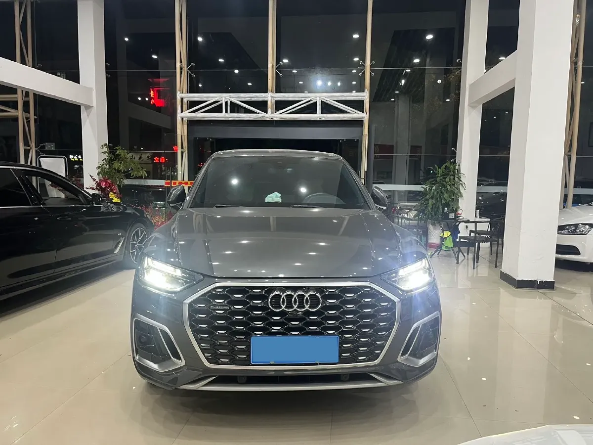2021 Audi Q5L Sportback 2.0T 190HP L4 7DCT,autocango,china used car exporter,china ev exporter,chinese used car exporter,chinese used ev exporter