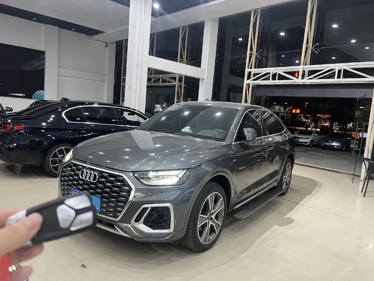 2021 Audi Q5L Sportback 2.0T 190HP L4 7DCT,autocango,china used car exporter,china ev exporter,chinese used car exporter,chinese used ev exporter