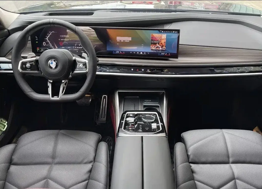 2023 BMW 3.0T 333HP L6 8AT,autocango,china used car exporter,china ev exporter,chinese used car exporter,chinese used ev exporter