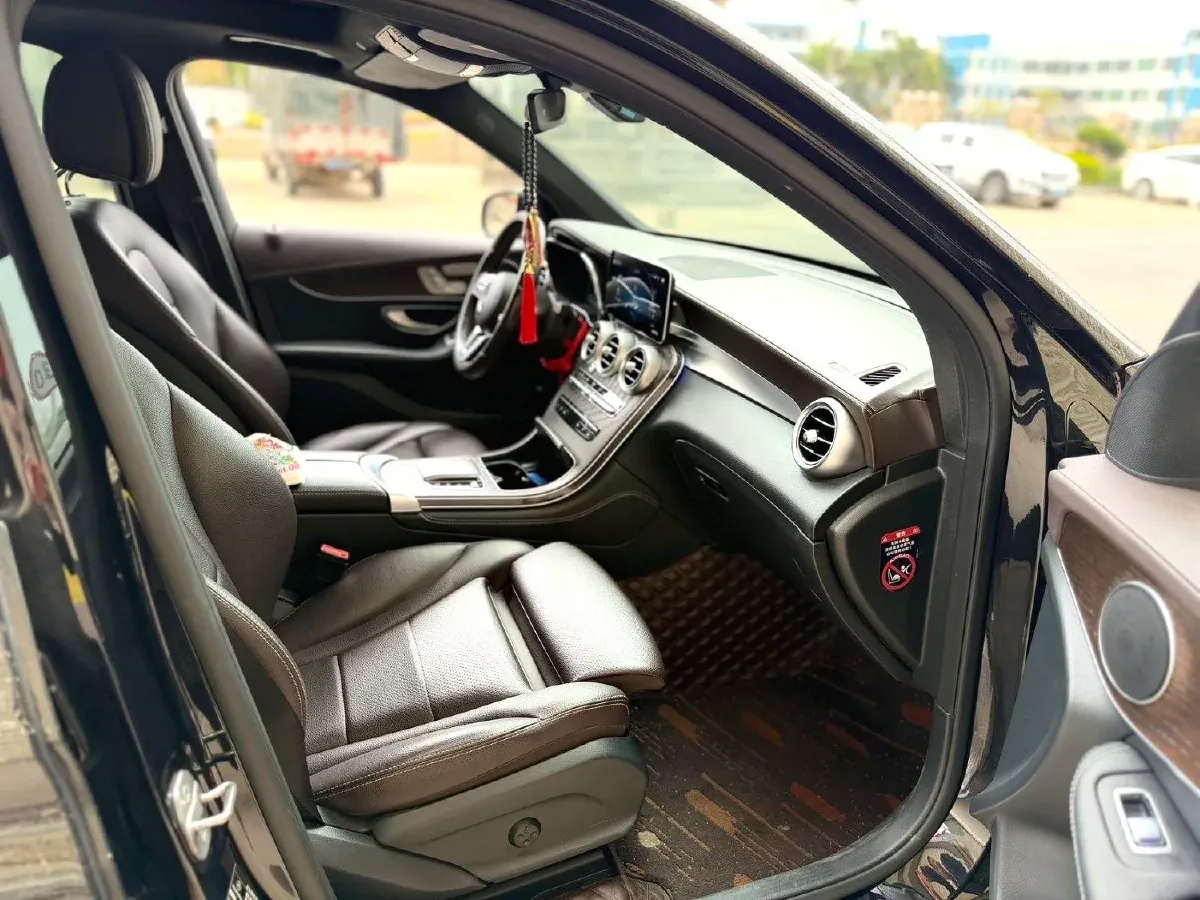 2021 Mercedes-Benz GLC Class 2.0T 197HP L4 9AT,autocango,china used car exporter,china ev exporter,chinese used car exporter,chinese used ev exporter