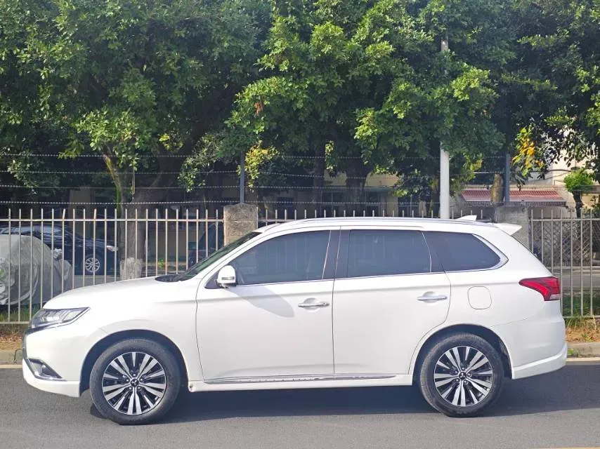 2021 Mitsubishi Outlander 2.4L 192HP L4 CVT,autocango,china used car exporter,china ev exporter,chinese used car exporter,chinese used ev exporter