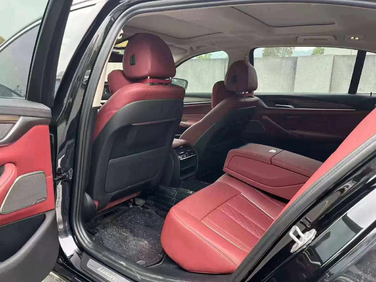 2022 BMW 5 Series 2.0T 252HP L4 8AT,autocango,china used car exporter,china ev exporter,chinese used car exporter,chinese used ev exporter