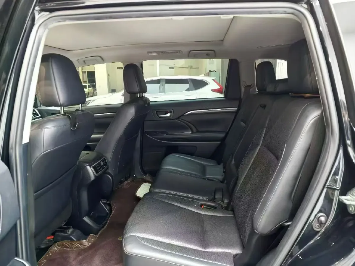 2021 Toyota Highlander 2.0T 220HP L4 6AT,autocango,china used car exporter,china ev exporter,chinese used car exporter,chinese used ev exporter