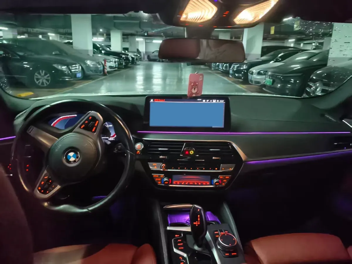 2022 BMW 5 Series 2.0T 252HP L4 8AT,autocango,china used car exporter,china ev exporter,chinese used car exporter,chinese used ev exporter