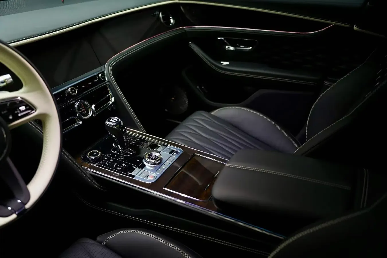 2022 Bentley Flying Spur 2.9T 416HP V6 8DCT PHEV 18KWH,autocango,china used car exporter,china ev exporter,chinese used car exporter,chinese used ev exporter