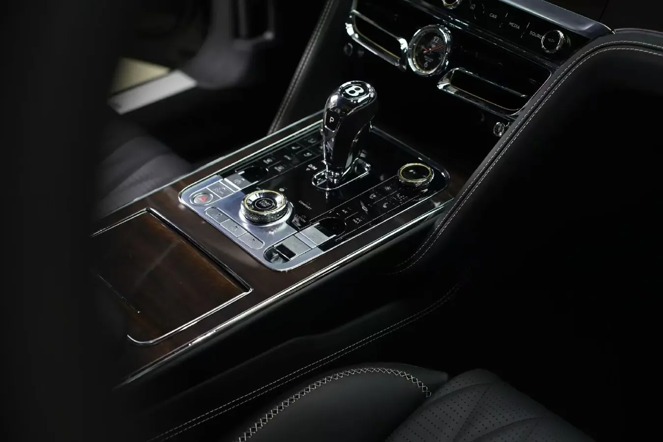 2022 Bentley Flying Spur 2.9T 416HP V6 8DCT PHEV 18KWH,autocango,china used car exporter,china ev exporter,chinese used car exporter,chinese used ev exporter