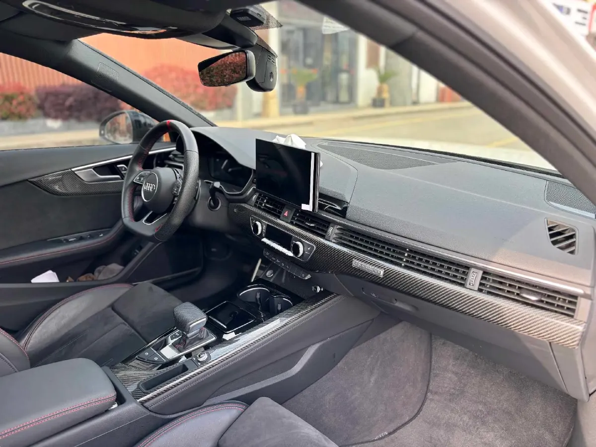 2025 Audi A4L 2.0T 245HP L4 7DCT,autocango,china used car exporter,china ev exporter,chinese used car exporter,chinese used ev exporter