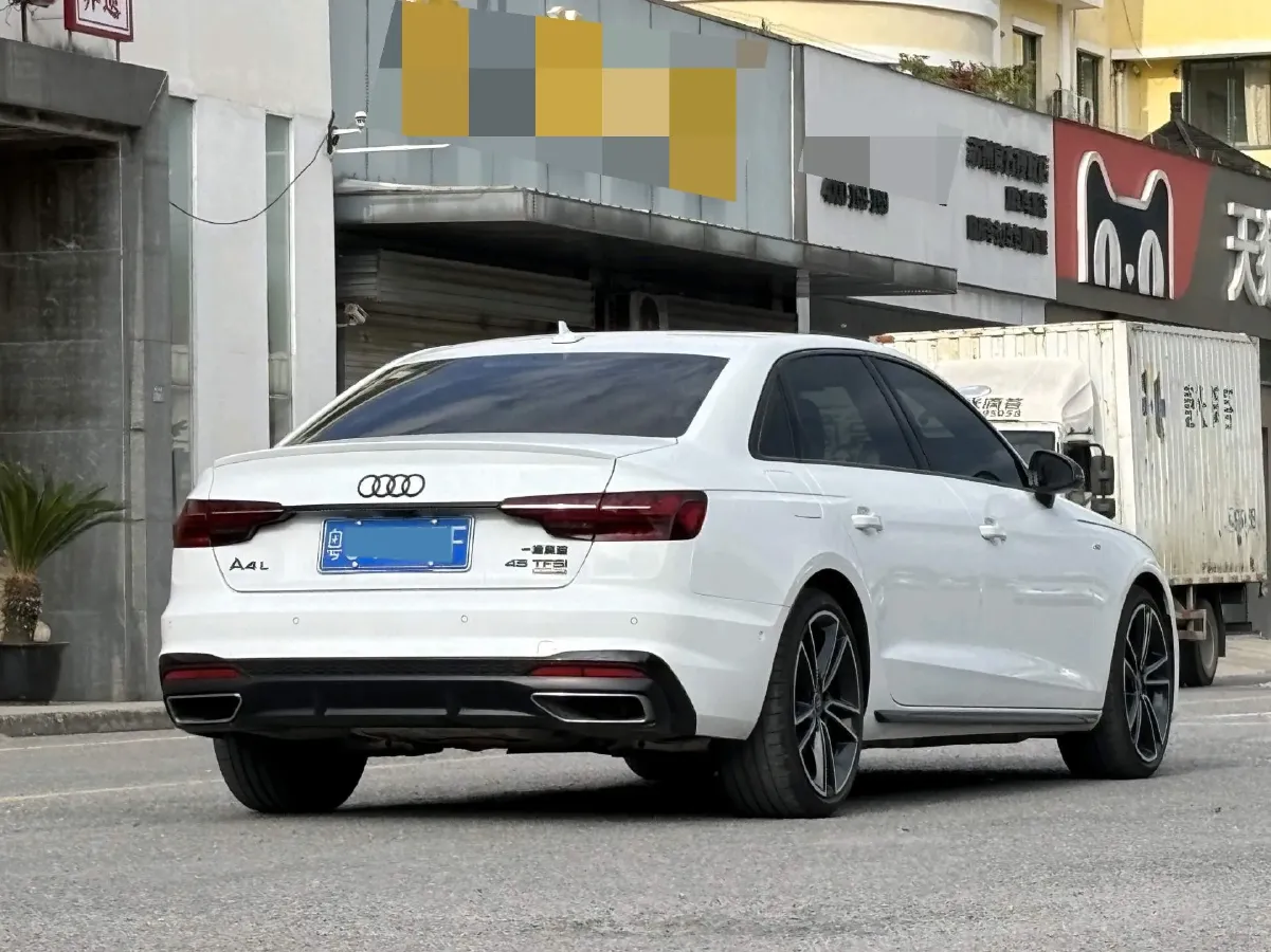 2025 Audi A4L 2.0T 245HP L4 7DCT,autocango,china used car exporter,china ev exporter,chinese used car exporter,chinese used ev exporter