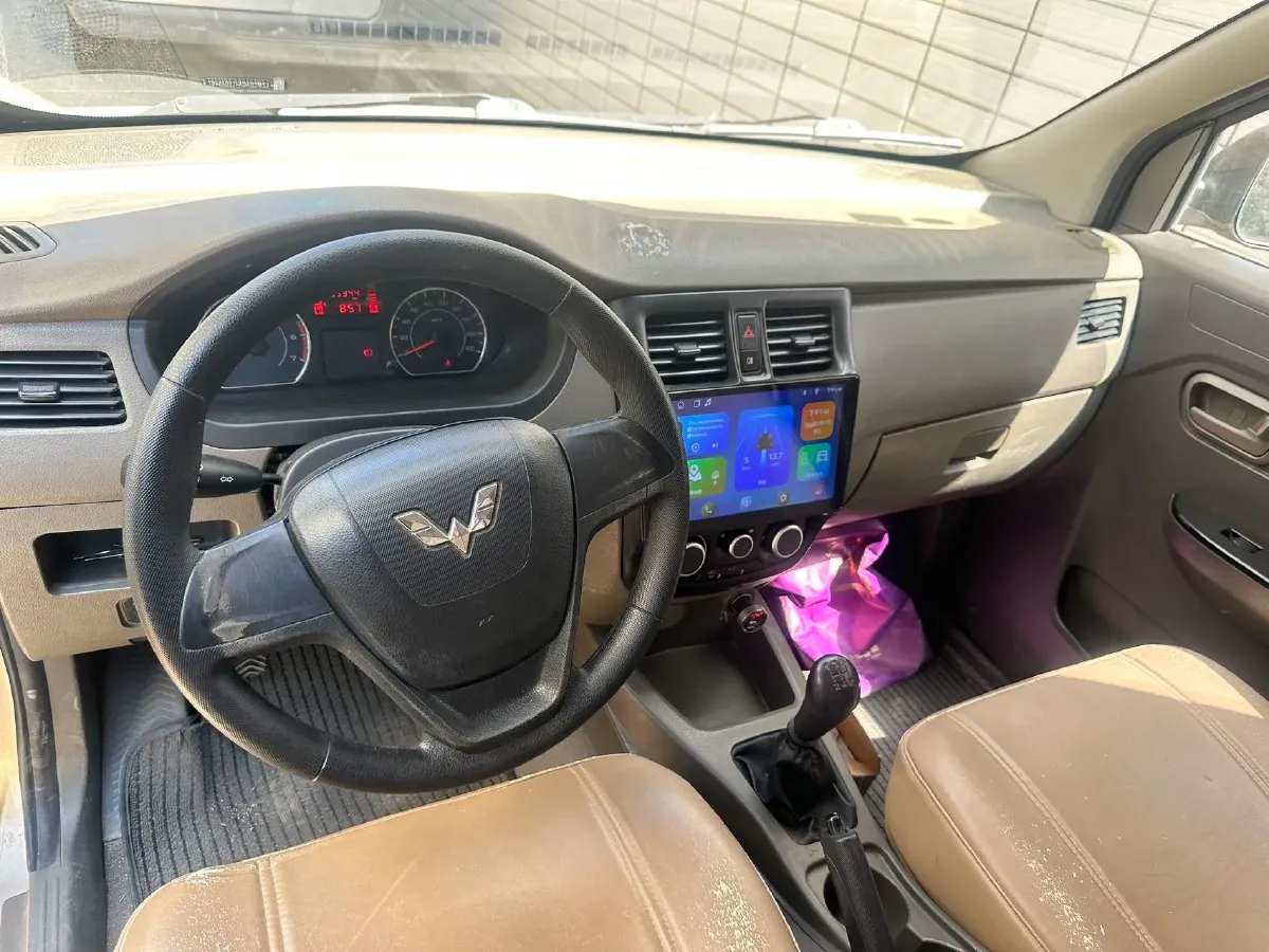 2019 WuLing RongGuang V 1.5L 99HP L4 6MT,autocango,china used car exporter,china ev exporter,chinese used car exporter,chinese used ev exporter