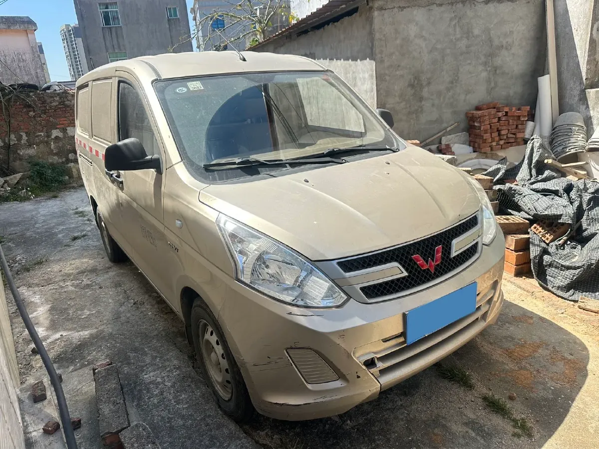 2019 WuLing RongGuang V 1.5L 99HP L4 6MT,autocango,china used car exporter,china ev exporter,chinese used car exporter,chinese used ev exporter