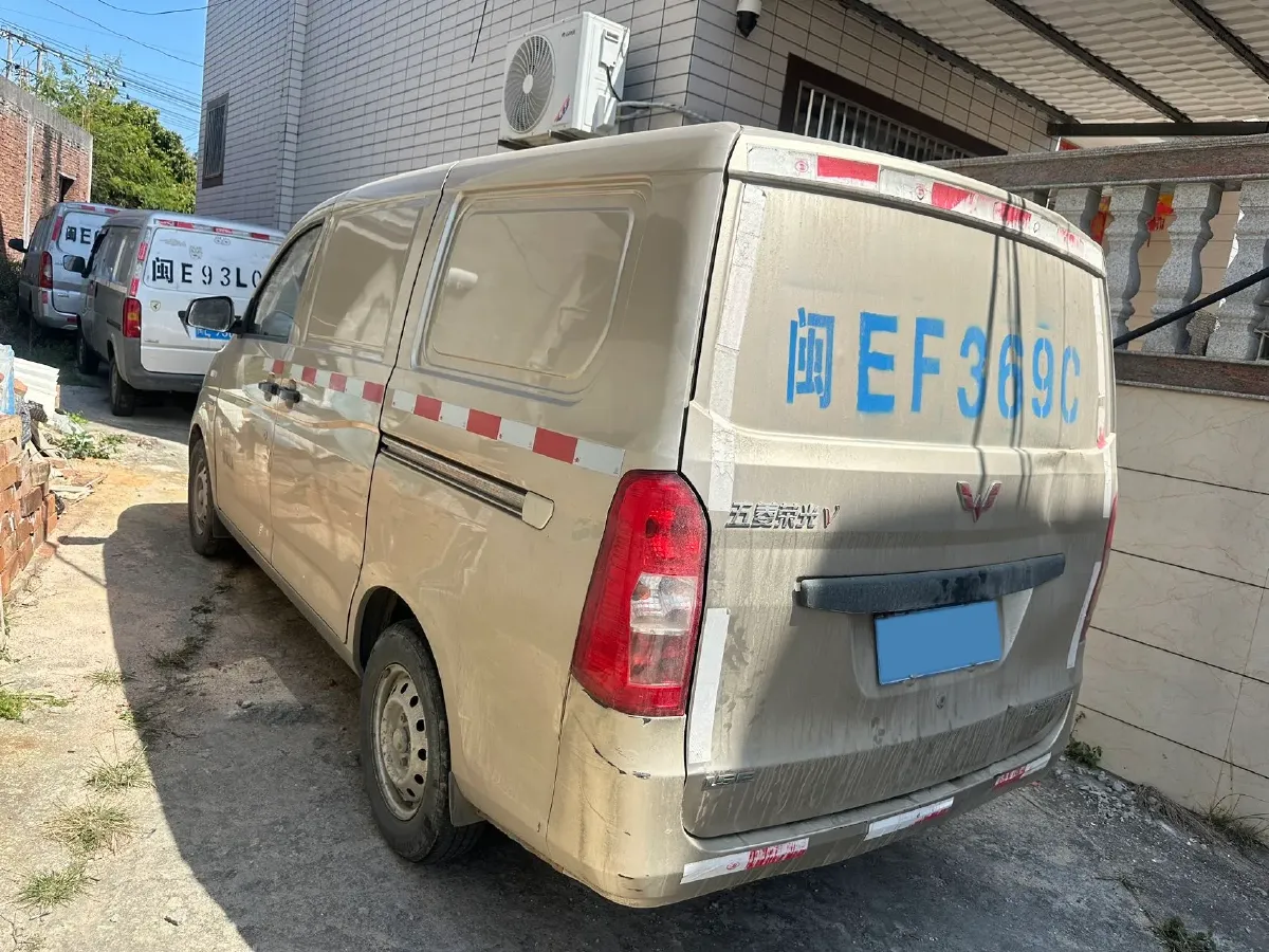 2019 WuLing RongGuang V 1.5L 99HP L4 6MT,autocango,china used car exporter,china ev exporter,chinese used car exporter,chinese used ev exporter