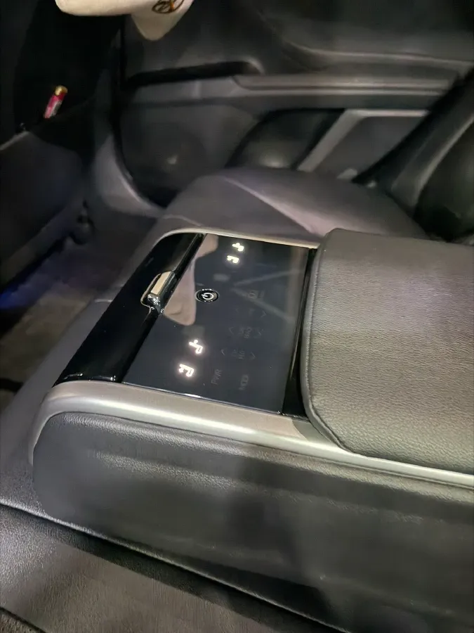 2021 Toyota Camry 2.5L 209HP L4 8AT,autocango,china used car exporter,china ev exporter,chinese used car exporter,chinese used ev exporter