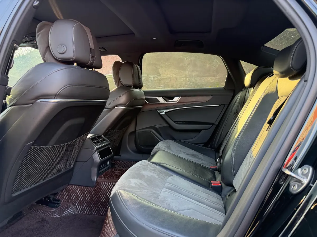 2023 Audi A6L 2.0T 245HP L4 7DCT,autocango,china used car exporter,china ev exporter,chinese used car exporter,chinese used ev exporter