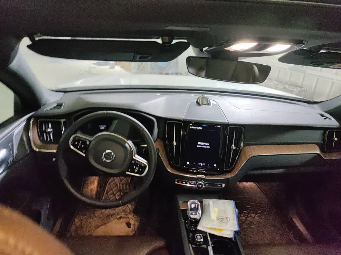 2023 Volvo XC60 2.0T 250HP L4 8AT,autocango,china used car exporter,china ev exporter,chinese used car exporter,chinese used ev exporter