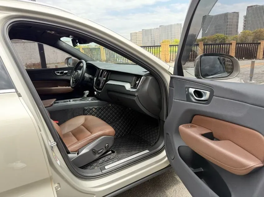 2021 Volvo XC60 2.0T 250HP L4 8AT,autocango,china used car exporter,china ev exporter,chinese used car exporter,chinese used ev exporter