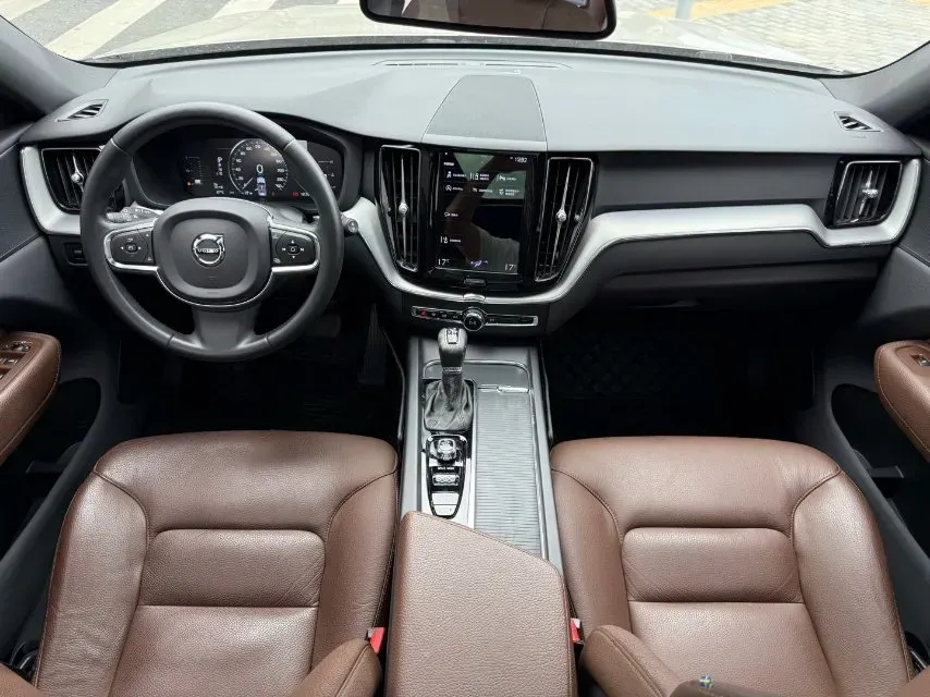 2021 Volvo XC60 2.0T 250HP L4 8AT,autocango,china used car exporter,china ev exporter,chinese used car exporter,chinese used ev exporter