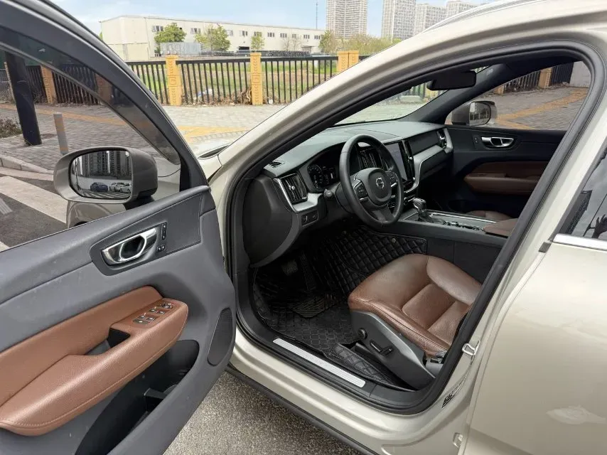 2021 Volvo XC60 2.0T 250HP L4 8AT,autocango,china used car exporter,china ev exporter,chinese used car exporter,chinese used ev exporter