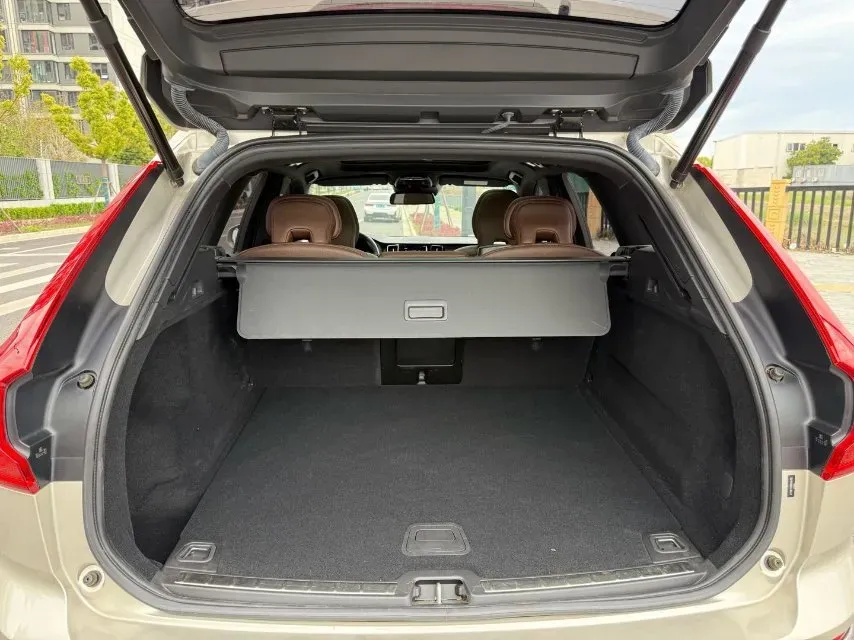 2021 Volvo XC60 2.0T 250HP L4 8AT,autocango,china used car exporter,china ev exporter,chinese used car exporter,chinese used ev exporter