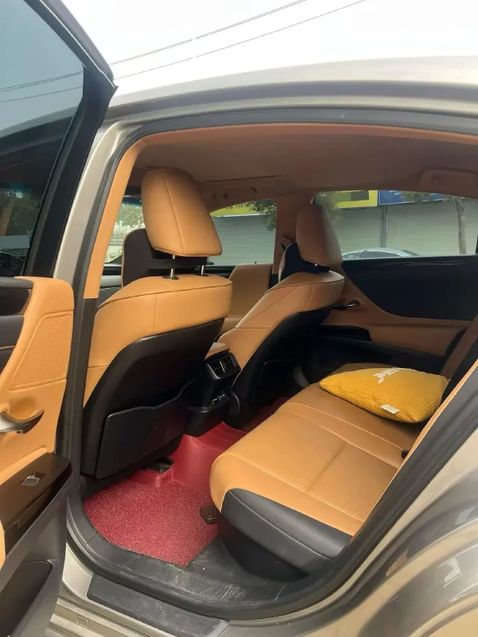 2020 Lexus ES 2.5L 207HP L4 8AT,autocango,china used car exporter,china ev exporter,chinese used car exporter,chinese used ev exporter