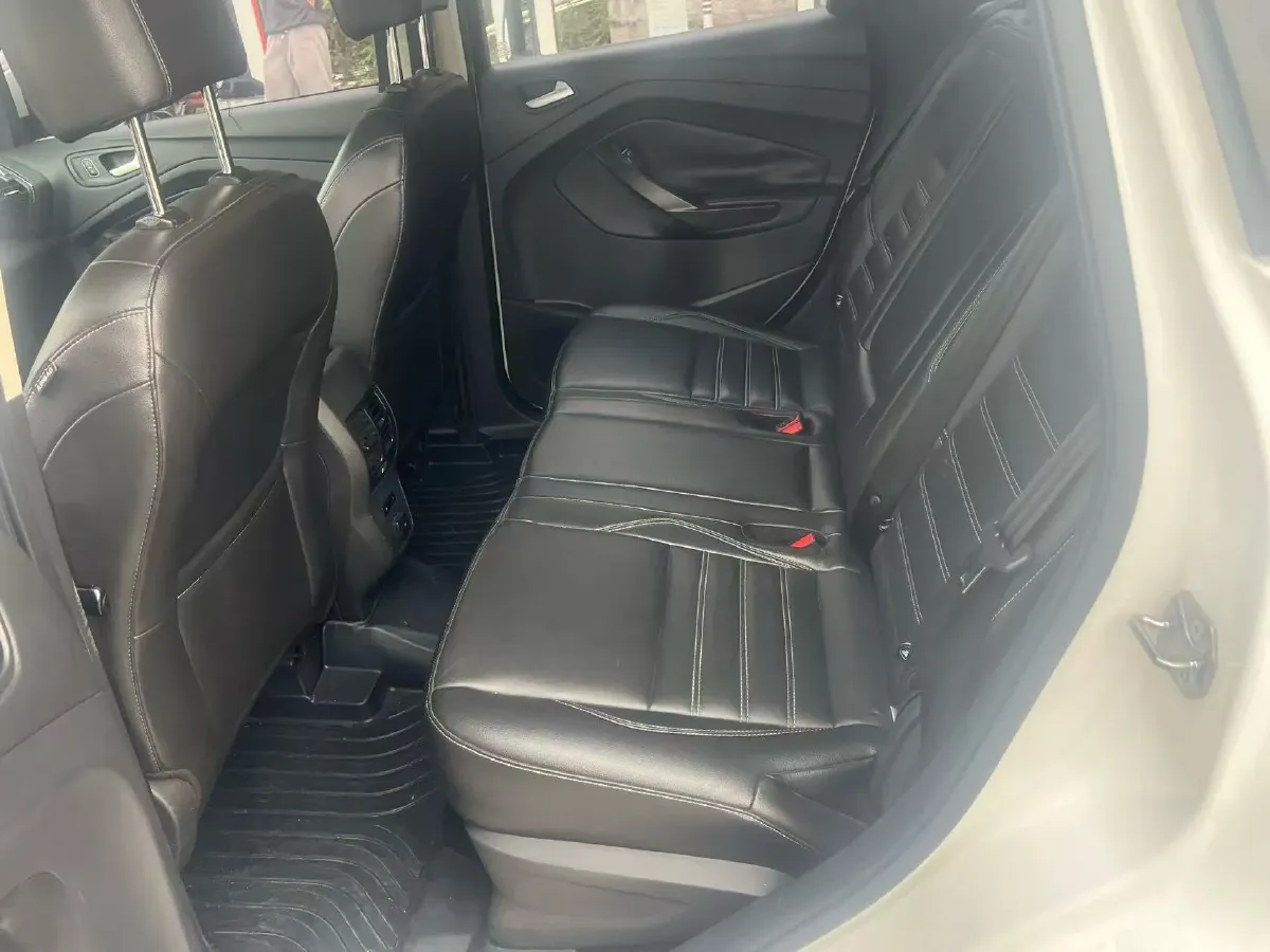 2017 Ford Kuga 2.0T 245HP L4 6AT,autocango,china used car exporter,china ev exporter,chinese used car exporter,chinese used ev exporter