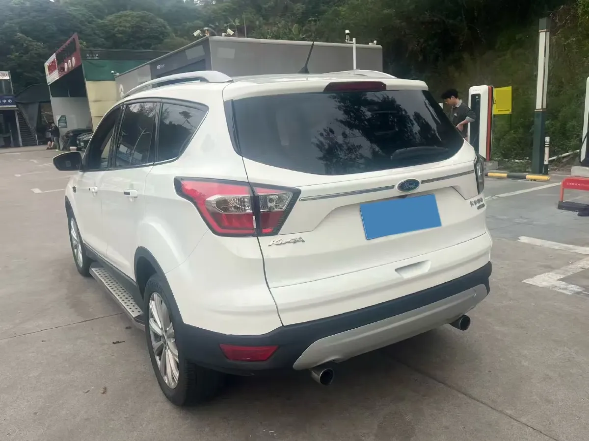 2017 Ford Kuga 2.0T 245HP L4 6AT,autocango,china used car exporter,china ev exporter,chinese used car exporter,chinese used ev exporter