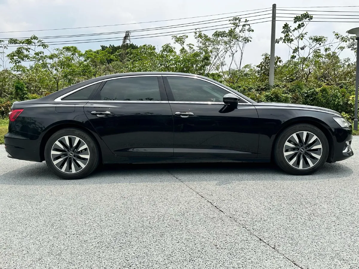 2022 Audi A6L 2.0T 224HP L4 7DCT,autocango,china used car exporter,china ev exporter,chinese used car exporter,chinese used ev exporter