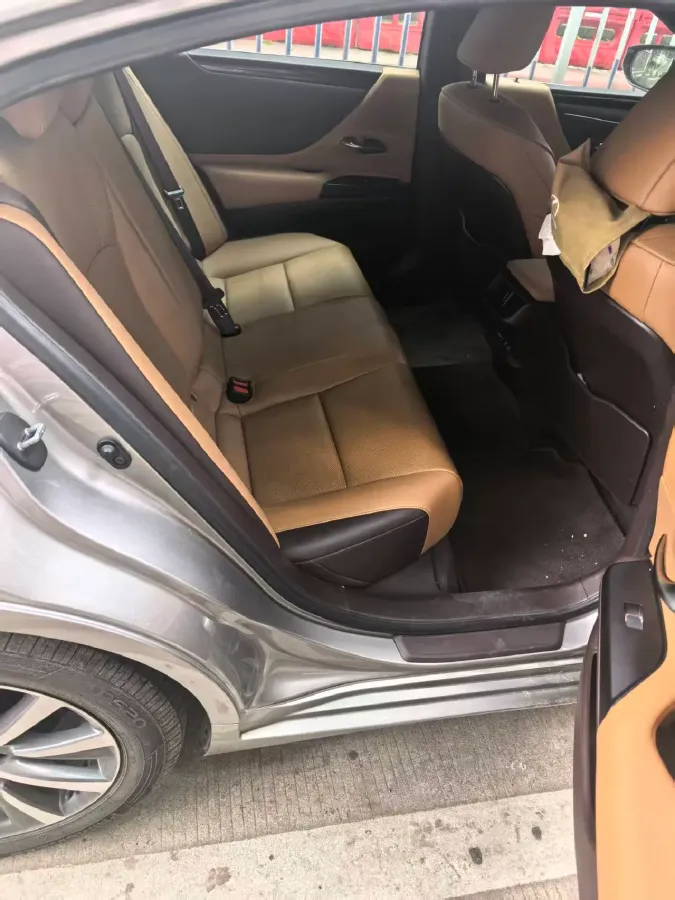 2021 Lexus ES 2.0L 173HP L4 CVT,autocango,china used car exporter,china ev exporter,chinese used car exporter,chinese used ev exporter