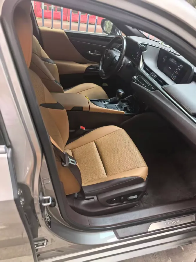 2021 Lexus ES 2.0L 173HP L4 CVT,autocango,china used car exporter,china ev exporter,chinese used car exporter,chinese used ev exporter