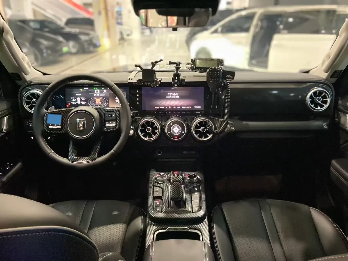 2021 Tank 300 2.0T 227HP L4 8AT,autocango,china used car exporter,china ev exporter,chinese used car exporter,chinese used ev exporter